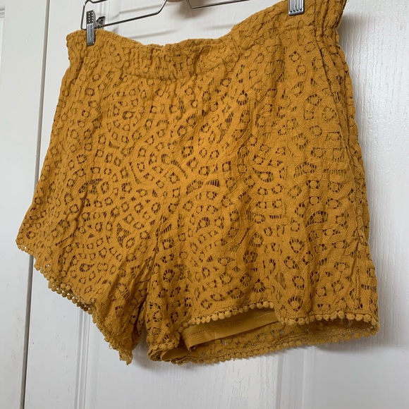 Hello Spring Shorts - Picture 2 of 7